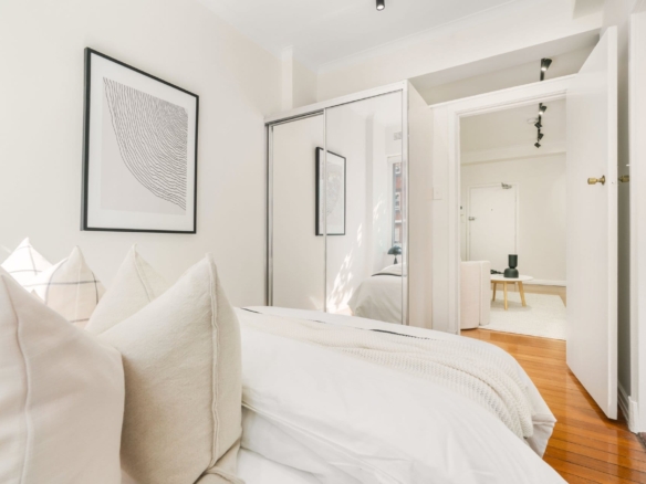 Brett Storrier Realty - 4 Ward Ave - Elizabeth Bay